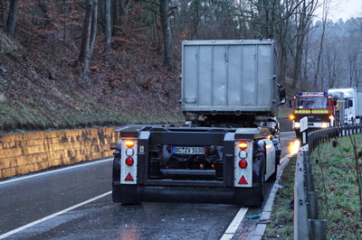 Horb a. Neckar: 2 LKWÂ´s krachen in einander - 1 schwer Verletzter LKW Fahrer